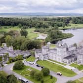 Tá sé fógartha go bhfuil Caisleán Dhroim Ólainn i gContae an Chláir le dul faoi an athfhorbairt is mó ina 63 bliain mar óstán só