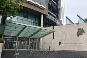Gearradh pianbhreith ar Andrei Shumskij i gCúirt Chuarda Bhaile Átha Cliath