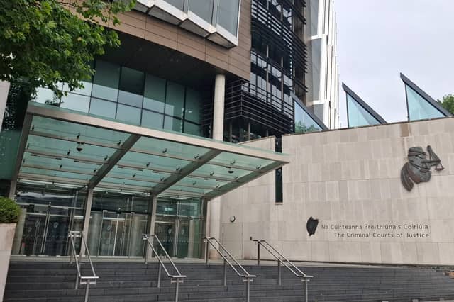 Gearradh pianbhreith ar Andrei Shumskij i gCúirt Chuarda Bhaile Átha Cliath