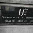 Deir an HSE go bhfuil siad ag pleanáil faoi láthair chun gach seirbhís chúram sláinte neamhphráinneach a chealú in ospidéil agus i suíomhanna pobail