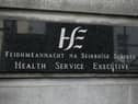 Deir an HSE go bhfuil siad ag pleanáil faoi láthair chun gach seirbhís chúram sláinte neamhphráinneach a chealú in ospidéil agus i suíomhanna pobail