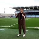 Katie Taylor ag déanamh grianghraf i bPáirc an Chrócaigh