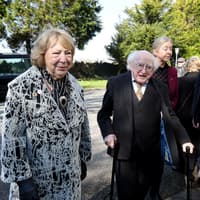 Imní ar Michael D. Higgins agus a bhean chéile Sabina faoi fhorbairt atá beartaithe