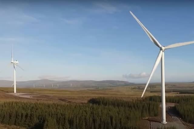 Tá SSE tar éis infheistíocht taifead de €7.25 milliún a fhógairt do phobail ar fud oileán na hÉireann don tréimhse 2025/26, ag tacú le 386 tionscadal agus 80 scoláireacht