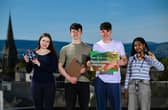 Pictured at Stripe’s Dublin HQ for the official call for Sa phictiúr ag seoladh Taispeántas Eolaithe Óga & Teicneolaíochta Stripe 2027 tá buaiteoir foriomlán na bliana seo caite, Aoibheann Daly, in éineacht le Srinidhi Karthik, Jack McCormack agus Seán Cahill