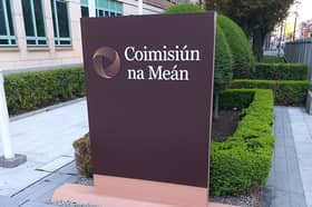 Tá €4.4 milliún fógartha ag Coimisiún na Meán chun tacú le hiriseoireacht leasa phoiblí in Éirinn, faoin Scéim Tuairiscithe Nuachta
