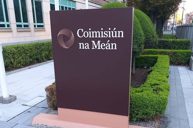 Tá €4.4 milliún fógartha ag Coimisiún na Meán chun tacú le hiriseoireacht leasa phoiblí in Éirinn, faoin Scéim Tuairiscithe Nuachta