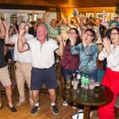 Baill de Chlub Gailf Esker Hills ag ceiliúradh Dé Domhnaigh i ndiaidh bhua Shane Lowry