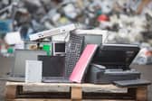 Sa tréimhse dhá mhí dhéag dar críoch mí Iúil na bliana seo, chaith beagnach leath de mhuintir na hÉireann (44%) earra teicneolaíochta ‘meartháirgthe’ (fast-tech) i leataobh gan é a úsáid, tar éis é a úsáid uair amháin nó laistigh de mhí