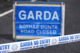 Deir na Gardaí gur tharla an teagmhas, inar bhain feithicil amháin amháin, ar Shráid an Bhráthar i gCaiseal go gairid tar éis a 3 a chlog Dé Céadaoin