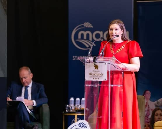 Tugann uachtarán Macra, Josephine O'Neill, a hóráid tosaigh ag comhdháil bhliantúil na heagraíochta in Adhair