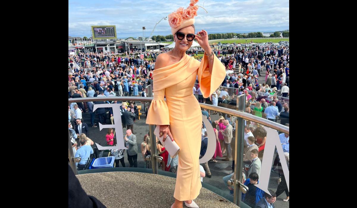 Ceiliúrann deilbhín stíl na hÉireann, Celia Holman Lee, a breithlá cloch mhíle