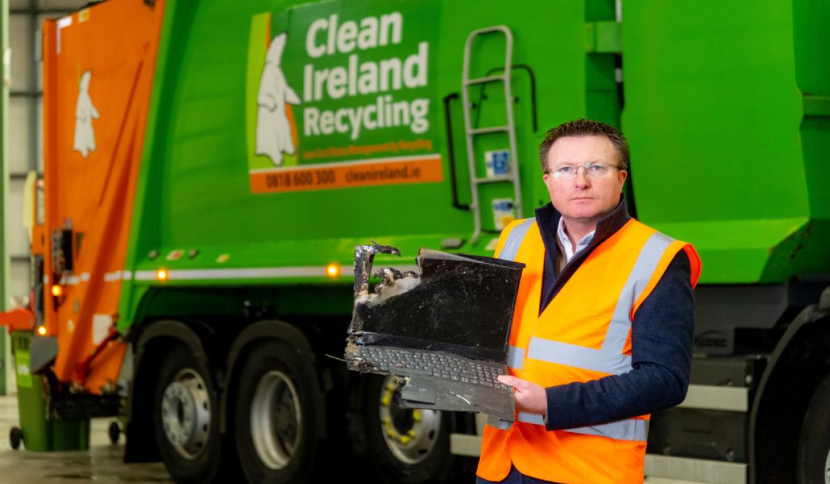 FOLÁIREAMH: Rabhadh mór eisithe ag béim ar na rioscaí a bhaineann le gan vape a dhumpáil i gceart