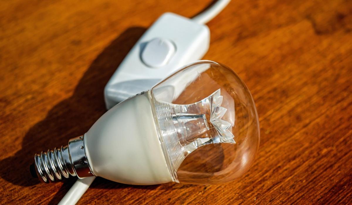 Ardóidh billí leictreachais chun íoc as athchóiriú ar an ngreille náisiúnta ar fiú €9 billiún é