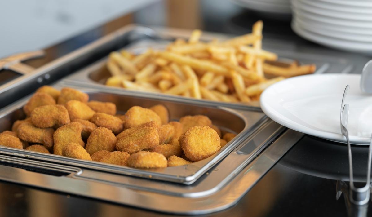 Béilí scoile in Éirinn 'cosúil le bia aerlíne' a deir an cócaire cáiliúil Darina Allen