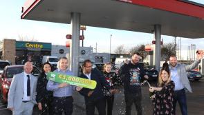 Tá an t-ádh le imreoir lotto ag éileamh duaise díreach in am don Nollaig