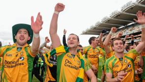 Imreoirí atá clú agus cail orthu ag gabhail chun na pairce do charthacht