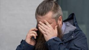 Seachnaíonn fear príosún tar éis íomhánna mígheanasacha de leanaí a fuarthas ar a bhfón