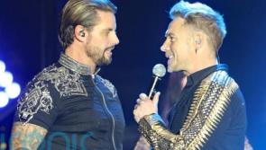 Tugann Keith Duffy ómós do dheartháir Ronan Keating tar éis bháis i dtimpiste