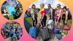 PICTIÚIR: Spéartha gorm ar an Sráidbhaile agus na sluaite ag Electric Picnic