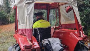 Eisíonn Gardaí rabhadh mar go bhfuil leanaí 12 bliain d'aois ag tiomáint tarracóirí