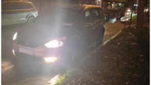 Gabhann gardaí tiománaí as 'roinnt' feithiclí a scoitheadh i lána bus agus iad os cionn na teorann