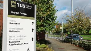 Cuireadh seachtar san ospidéal tar éis aslonnú an phríomhfhoirgnimh ar champas na hollscoile i Luimneach