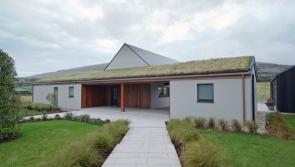 PICTIÚIR: Laistigh de theach ‘uathúil’ an Chláir atá le feiceáil ar Home of the Year ar RTÉ