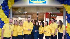 PICTIÚIR: Daoine thar a bheith sásta agus IKEA ag oscailt a siopa Éireannach is déanaí