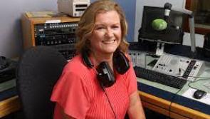 Bronnadh Gradam an Uachtaráin ar Mháirín Ní Ghadhra ag Ard-Fheis Chonradh na Gaeilge