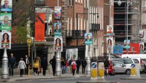 Gach eolas atá uait faoi phóstaeir le linn an Olltoghcháin