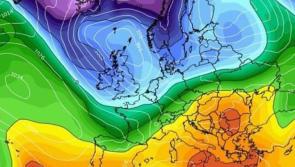Aimsir uafásach ar an mbealach d'Éirinn roimh phléasc gréine 20C