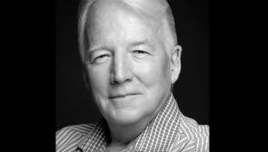 Faigheann láithreoir raidió aitheanta Alf McCarthy bás ag 73 bliain d’aois