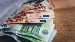 Rabhadh do thuismitheoirí Éireannacha faoi athrú dáta d’íocaíocht sochar leanaí um Lúnasa