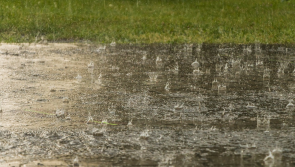 RABHADH: Eisíonn Met Éireann Stádas Buí stoirme do ocht gcontae