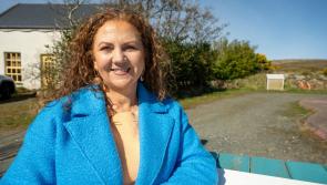 Léiritheoirí ag iarraidh bualadh le ceannaitheoirí tí ionchasacha do shraith Ghaeilge