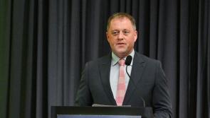 Plean Teanga Bhaile Seirbhíse Gaeltachta an Chlocháin seolta go hoifigiúil