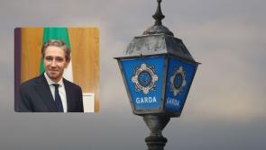 Fear sa chúirt faoi bhagairtí ar líne i gcoinne an Taoisigh Simon Harris