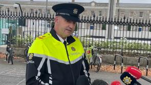 Leanúint ar aghaidh ag tóraíocht na nGardaí tar éis goid carranna i mBaile Átha Cliath agus cailín beag istigh