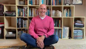Tugann saineolaí tuismitheoireachta Éireannach turas ‘ag cabhrú le leanaí agus déagóirí i ngleic leis an imní’ ar fud na tíre