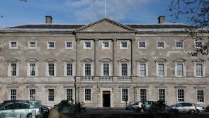 Polaiteoir Éireannach earcaithe ag faisnéis Rúiseach ag baint úsáide as 'gaiste na meala'