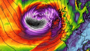 Deimhníonn Met Éireann go mbainfidh Storm Ashley Éire i measc rabhaidh STÁDAS ORANGE