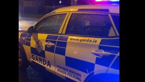 ‘Epic Fail!’ – Gluaisteán ag tiomáint faoi thionchar agus ag luascadh ar mhótarbhealaí móra