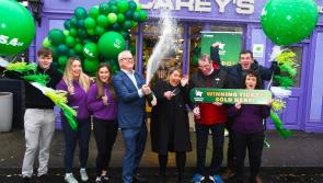 Tá ceann de na siopaí is ádh in Éirinn ar stailc arís trí thicéad Lotto a bhuaigh €5m a dhíol