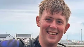 ‘Tá mé croíbhriste’ – máthair Éireannach in ómós agus mac (21) faighte marbh sa Téalainn