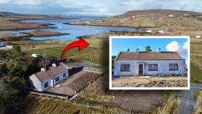 PICTIÚIR: Teachín oileáin Fixer-uachtair i ‘ceann de na ceantair is áille in Éirinn’ ar €110k