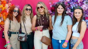 PICTIÚIRÍ: Na héadaí is fearr ó Lá a hAon ag Féile Rásaíochta Punchestown