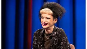 Aisteoir Éireannach agus réalta TikTok i measc na n-ainmneacha móra atá deimhnithe do Celebrity Traitors ar an BBC
