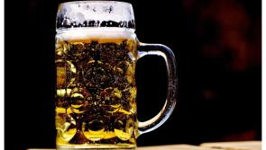 Níl Éire i measc na ndaoine is mó a ólann alcól san Eoraip a thuilleadh de bharr laghdú ar thomhaltas alcóil