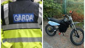 Cuireann Gardaí an dlí síos do thuismitheoirí Éireannacha tar éis dóibh ríomhghléasanna scramblála a urghabháil